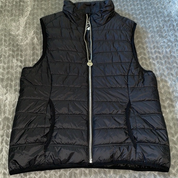 Guess Jackets & Blazers - Guess Puffer Vest.  Size Medium.‎  Black.